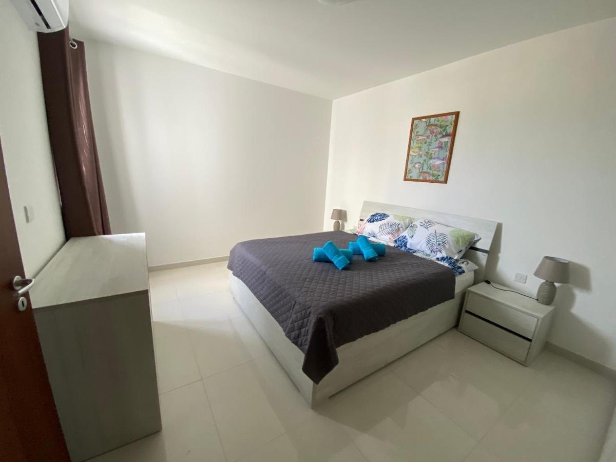 Sunshine - Modern Three Bedroom - No 1