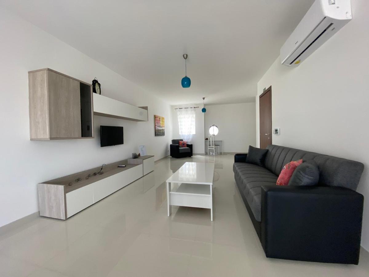 Sunshine - Modern Three Bedroom - No 1 Mellieħa